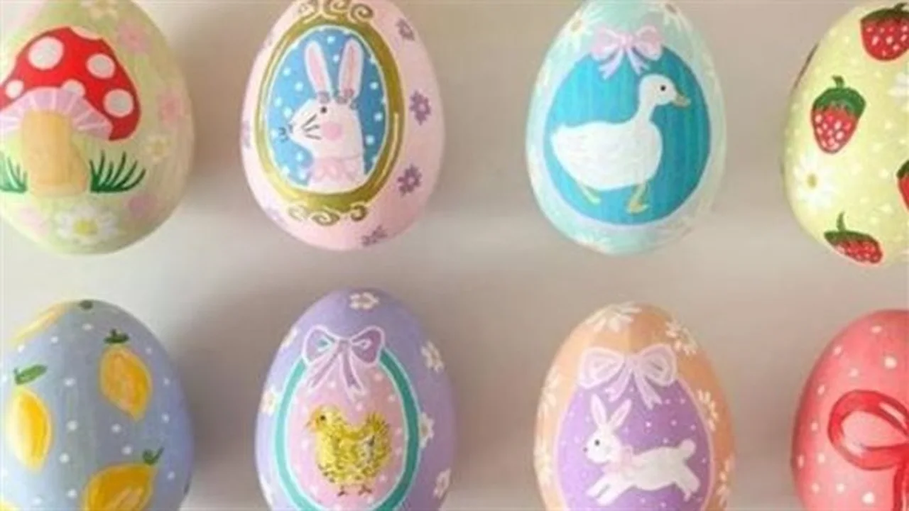 بدائل طبيعية.. ألوان مبتكرة لتلوين بيض شم النسيم بمكونات من مطبخك